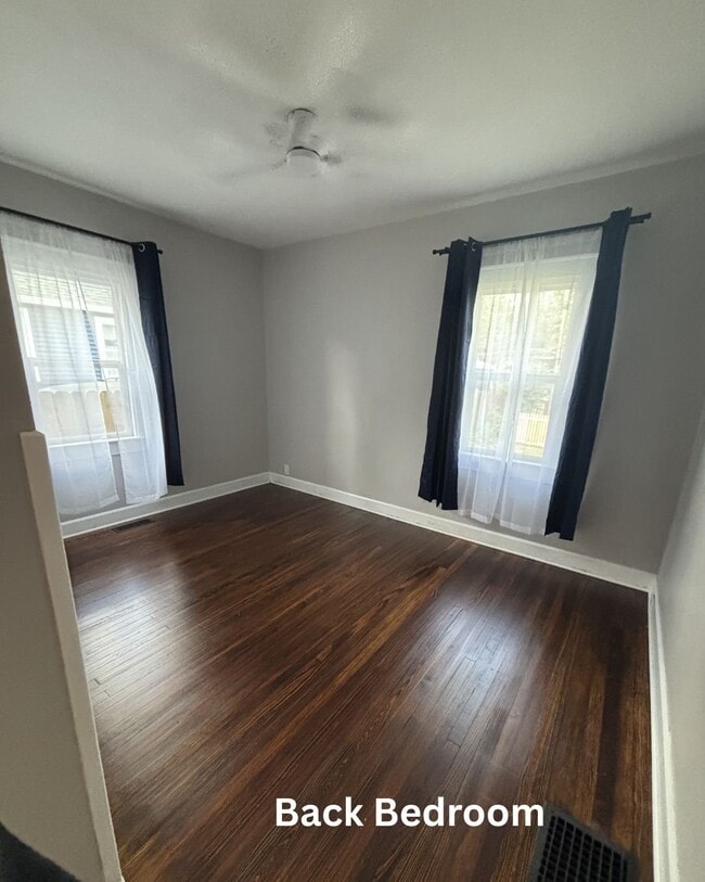 Photo - 2145 Singleton St