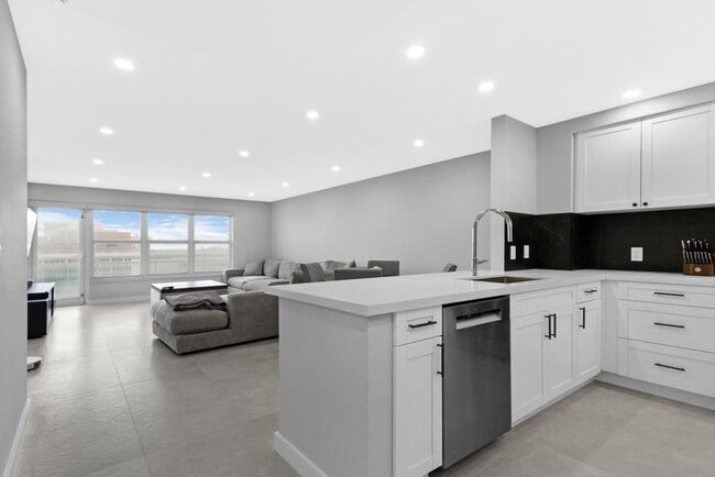 Photo - 3900 Galt Ocean Dr Unidad 2114