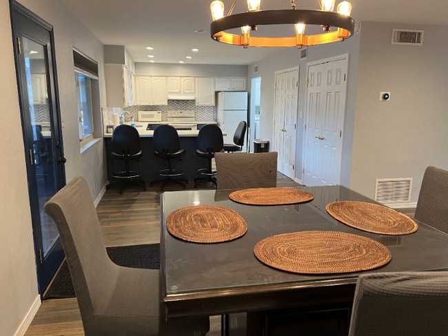 Photo - 1324 W 13th St