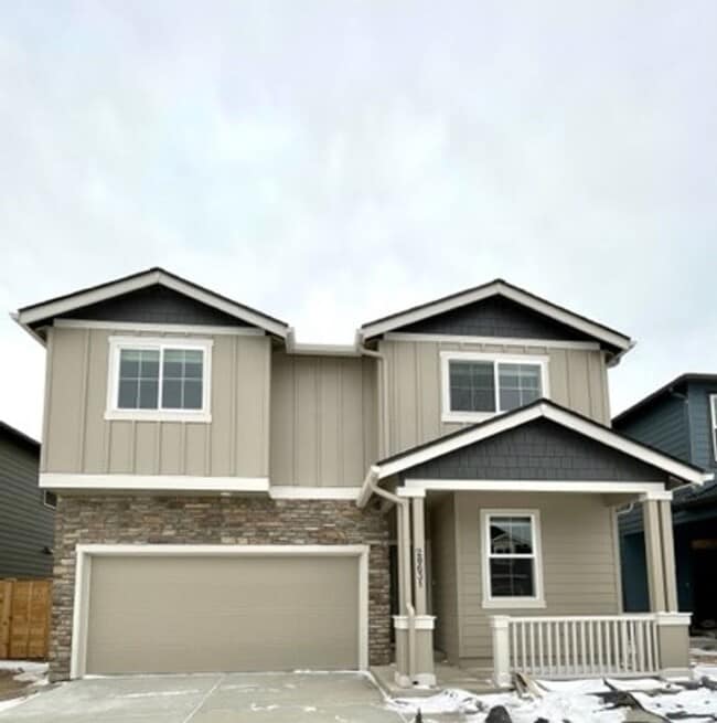 Building Photo - Modern 4 bedroom with den and neighborhood pool!