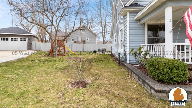 Photo - 270 N Main St