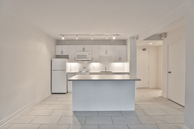 1-Bed Open Concept - 637SF