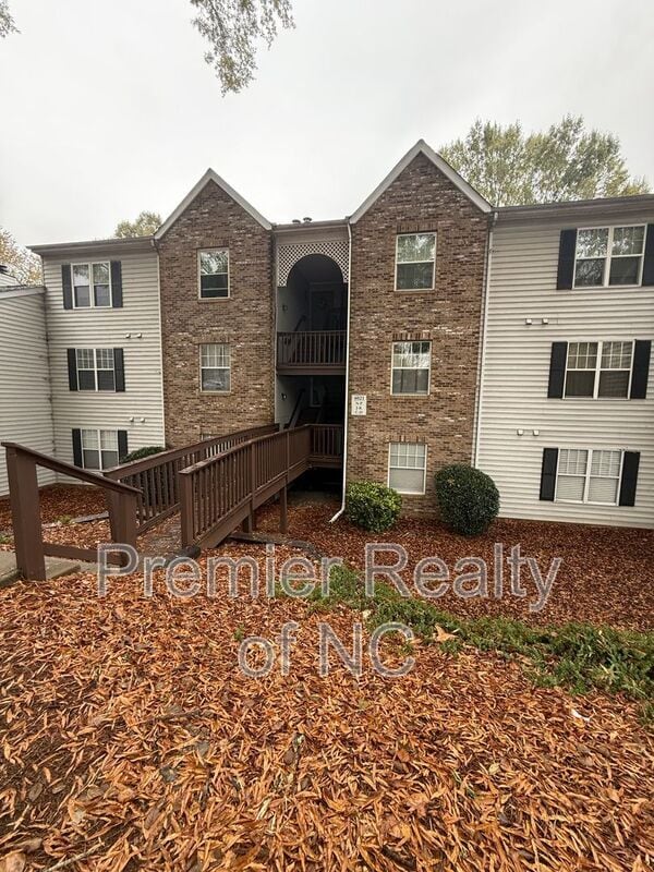 Building Photo - 4021 Whirlaway Ct Unit #D