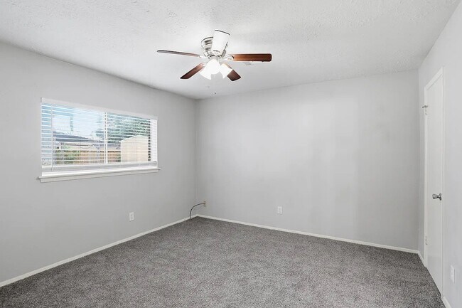 Photo - 12614 Chiswick Rd