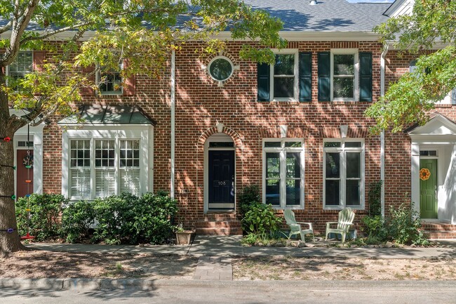 Beautiful Southern Village townhome - Furn... - Beautiful Southern Village townhome - Furn...