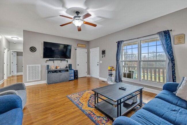 Photo - 6015 Hwy 76 E