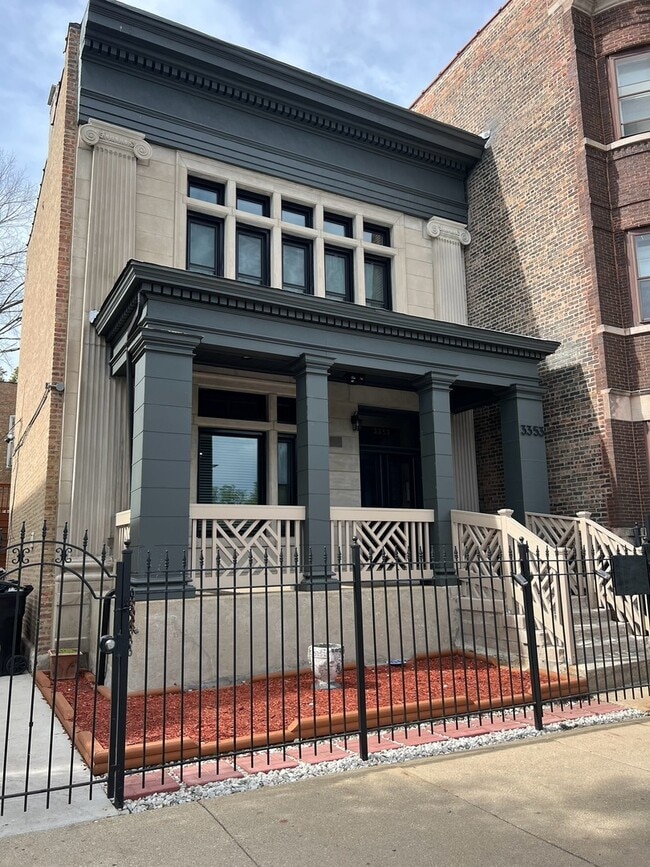 Building Photo - 3353 W Warren Blvd Rental