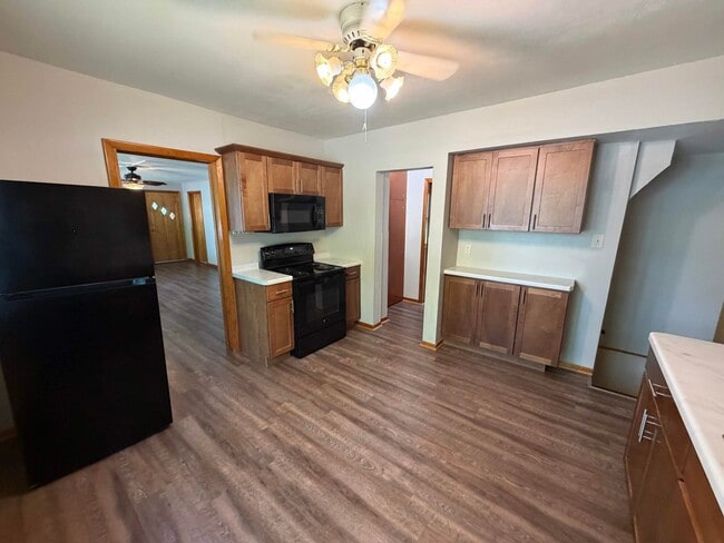 Photo - 704 Gilbert St