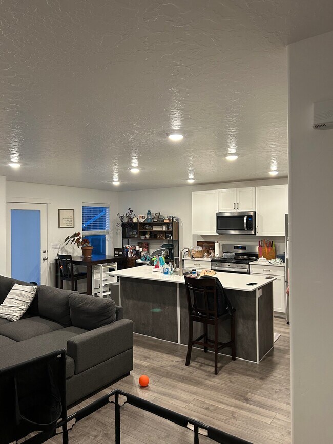 8608 W Bowie Dr