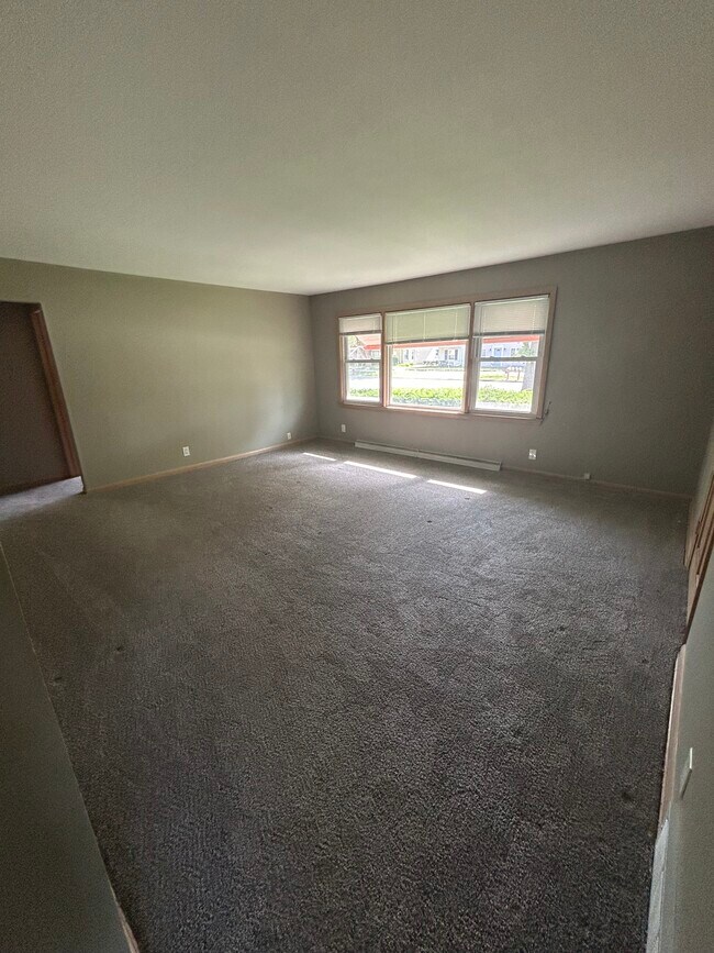 Photo - 1317 N 116th St Unit 3 Beds 1.5 Baths - Lower Duplex