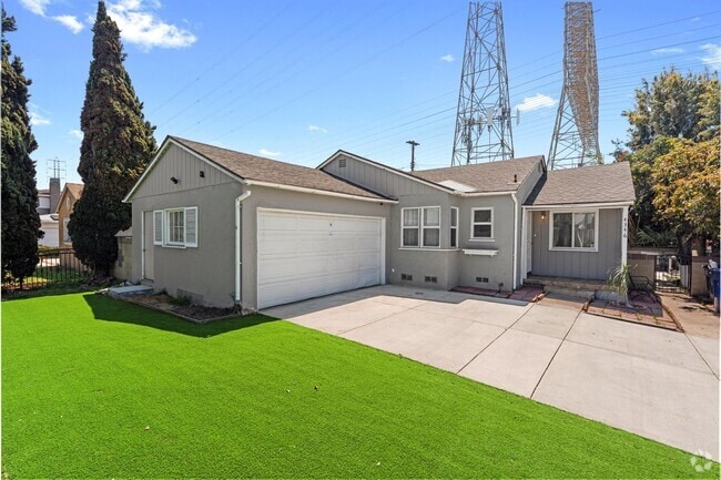 Building Photo - 4346 W 177th St Rental