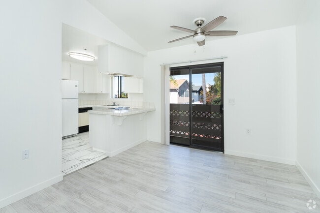 1BD, 1BA - 540SF - Kitchen