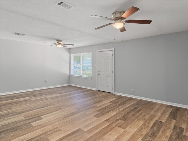 Photo - 5427 Willow Glen Dr