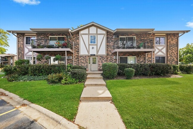 Building Photo - 9S125 Lake Dr Unit 21-110
