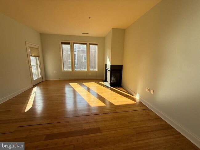 Photo - 10205 Wincopin Cir Unit 302