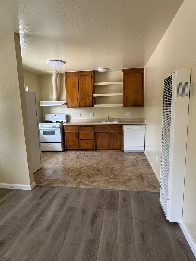 A new dishwasher and stove has been installed. - 3139 Turner St Unit D