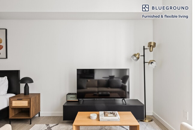 Photo - 704 Spring St Unidad SI FL26-ID457