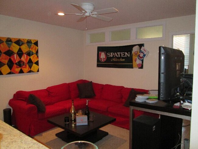 Building Photo - 60 Egmont St Unit 6