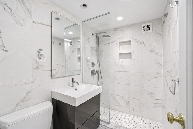 8 Whittier Pl Unit 21B