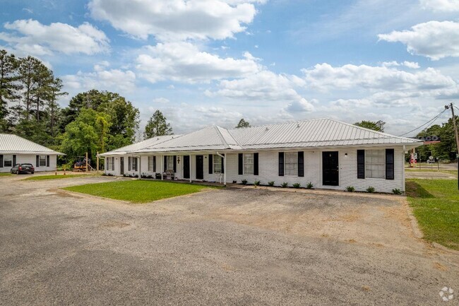 Building Photo - Savoy apartments Unit 8