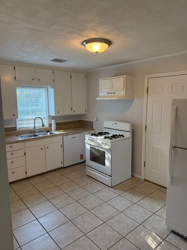 Photo - 818 N Peachtree St