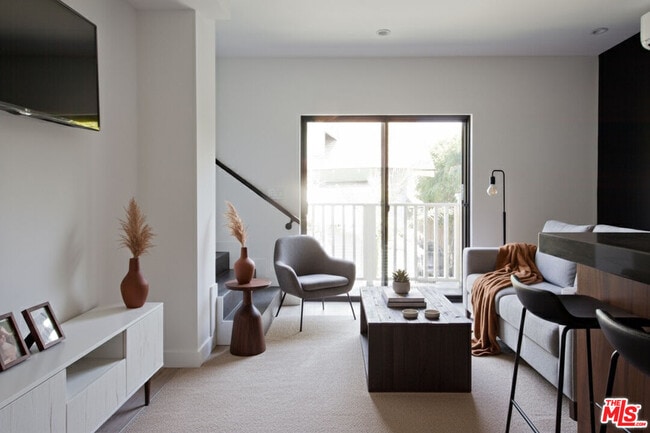 Building Photo - 1238 W 30th St Unit 1238.1