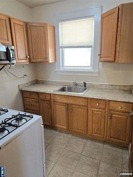 Photo - 221 Hayward Pl