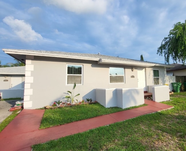 Building Photo - 18727 SW 100th Ave Rental