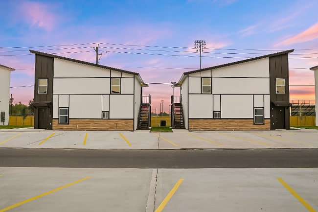 Building Photo - 901 Pleasantview Dr Rental