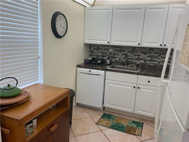 Photo - 820 Flanders S