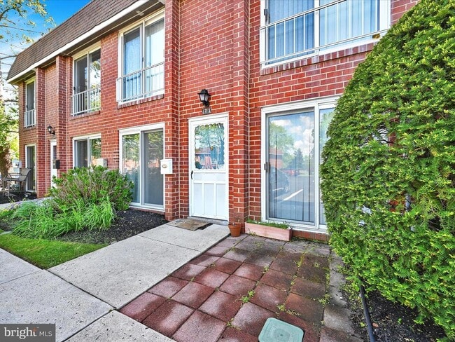 Building Photo - 212 Saratoga Ct