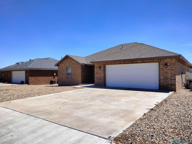 Photo - 2115 Roadrunner Dr