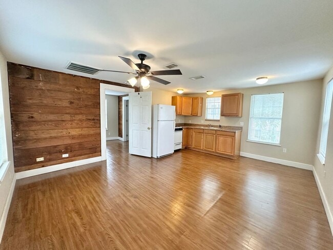 Building Photo - 1804- 1808 Bolivar Unit 1804.5 Bolivar Street