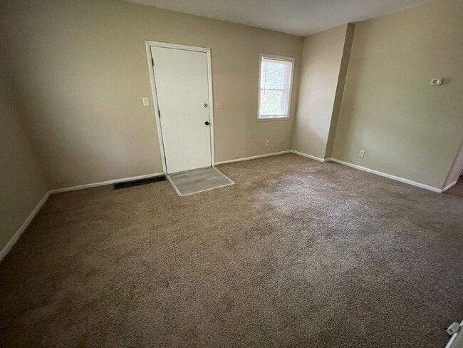 Building Photo - All Bills Paid Apartment