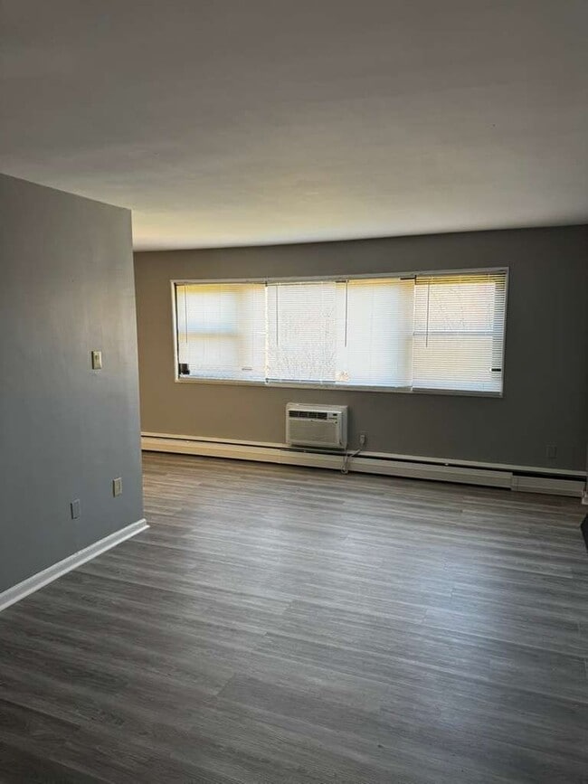 865 Lower Ferry Rd Unit 1BR