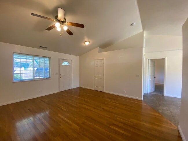 Photo - Charming Veneta Home!