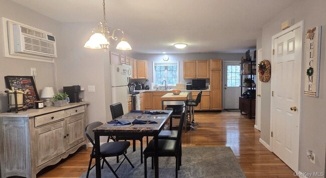 Photo - 36 Washington Pl E