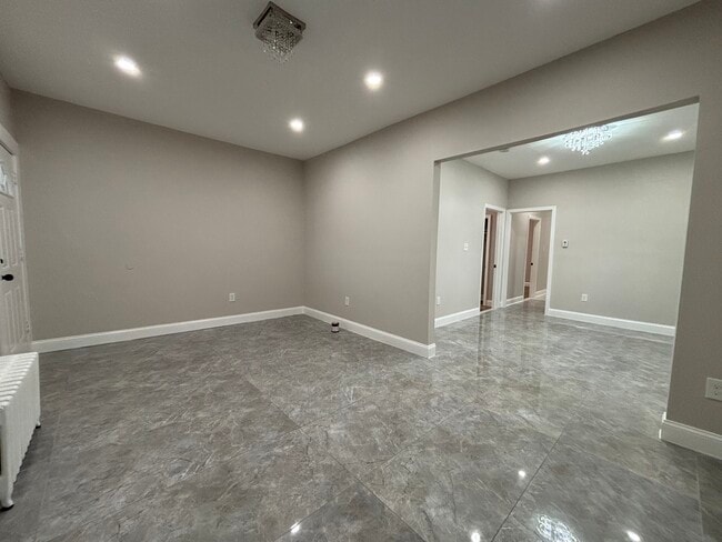 Building Photo - 178 Linden Ave Unit 1