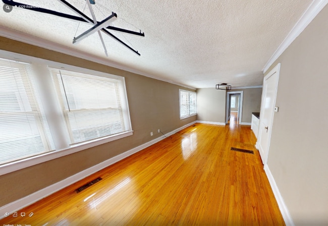 4329 Roanoke Pkwy