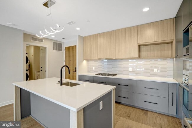 Building Photo - 255 W Falls Station Blvd Unit 510