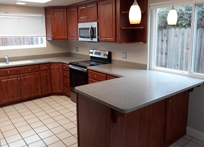 Photo - 779 Oakmeade Dr