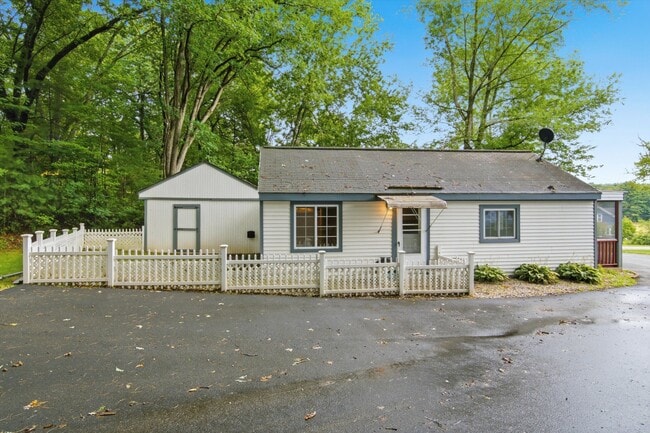 184 Buck St