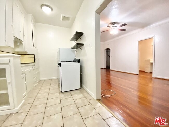 Photo - 608 S Dunsmuir Ave Unidad 107