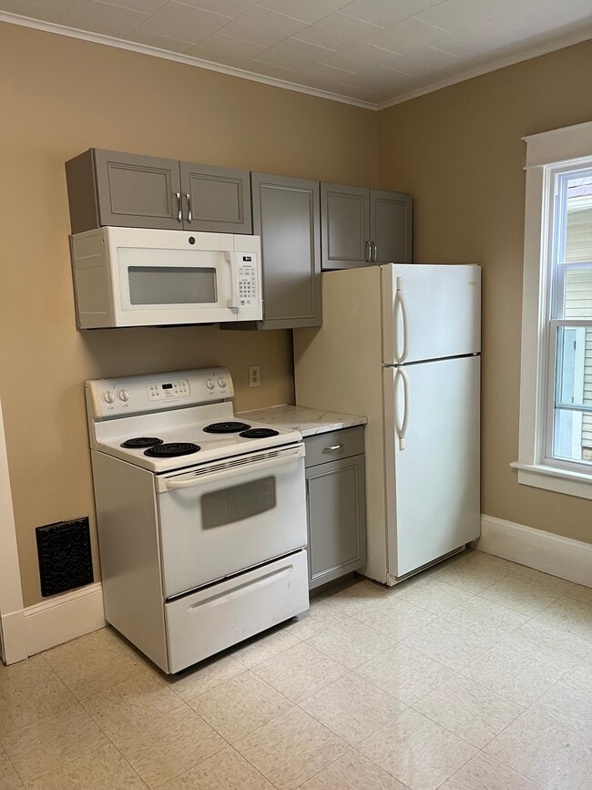 Kitchen - 521 E 3rd St