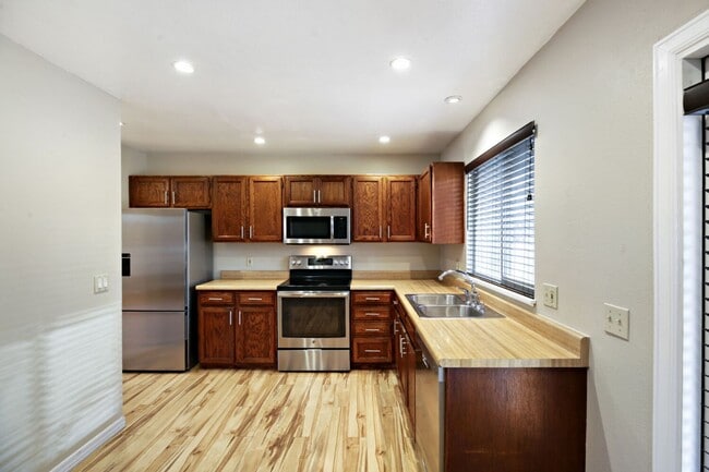 Photo - Beautiful Longmont Home with Modern Updates & Spacious Living. Available NOW!