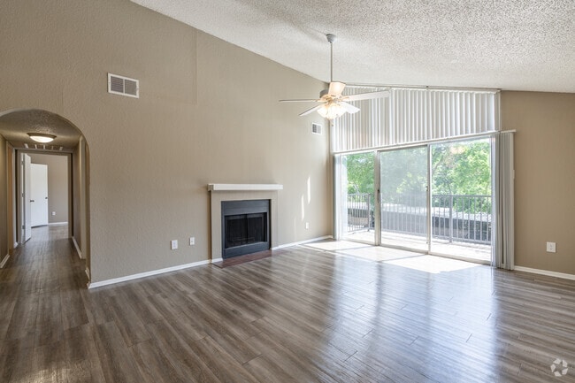 2BR, 2BA - 1,117SF - Living Room
