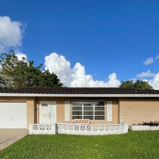Building Photo - 6006 NW 68th Ter Rental