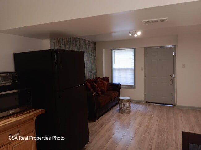 Photo - 1606 Bussell Pl