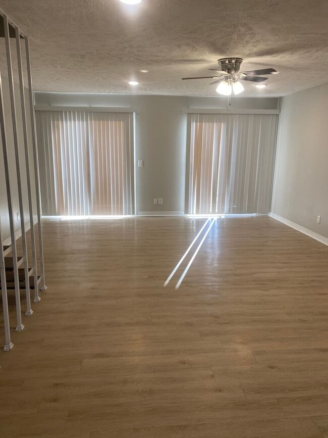 Photo - College Square Apartments