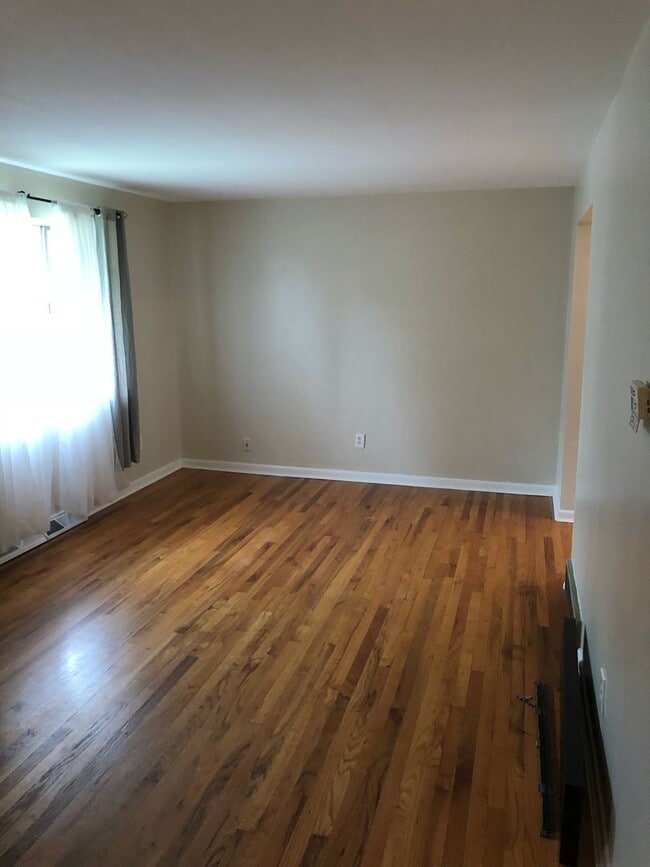 Photo - 454 Warner St